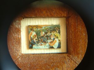 Stefano Busonero: Riproduzione microscopica della Colazione dei canottieri di Renoir