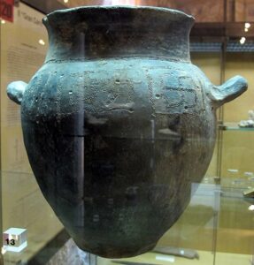 Olla ovoide (IX secolo a.C.) Museo territoriale del Lago di Bolsena