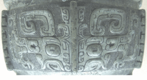 Arte cinese: Taotie su un recipiente in bronzo (tipologia ding), appartenente al periodo della tarda dinastia Shang.