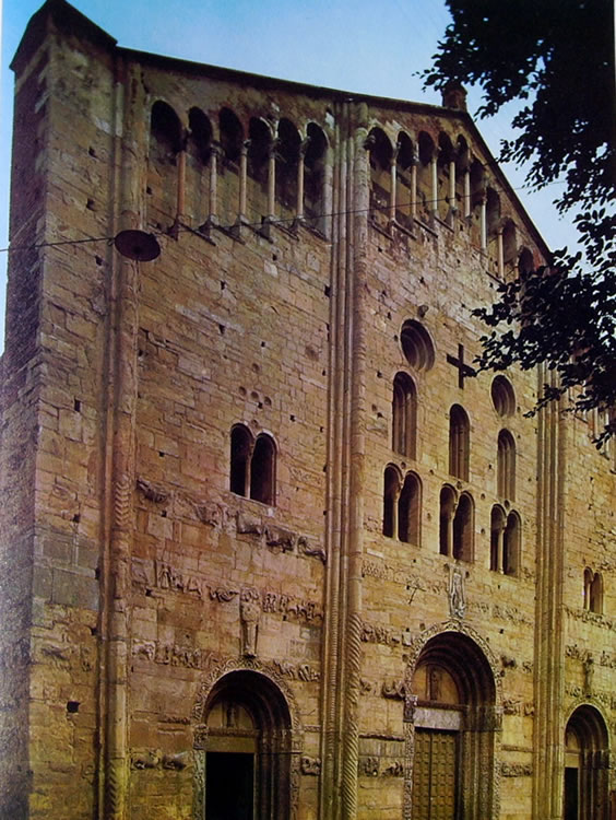 Basilica di San Michele a Pavia - la facciata della chiesa