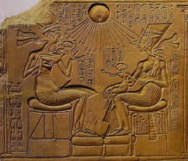 Amenofi IV e la moglie Nefertiti insieme ai figli, 1350 a.C.