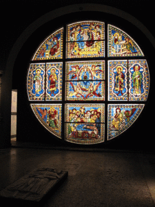 Vetrata dell'oculo del Duomo realizzata da Duccio di Buoninsegna