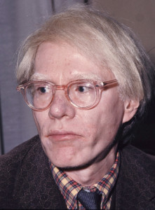 Andy Warhol in una foto del 1975